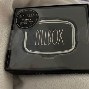 NIB Rae Dunn PILLS Pillbox 💊